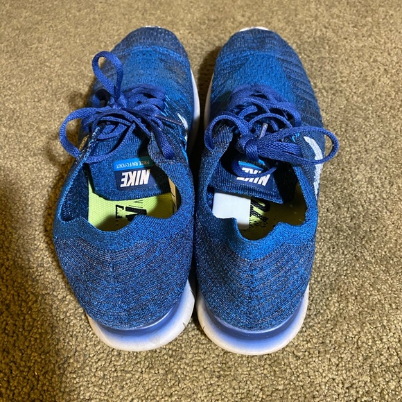 Nike Fly Knit Sneakers - Picture 2 of 2